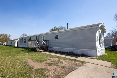 Photo of 806 N Mayfield Pl, Sioux Falls, SD 57107 (MLS # 22602856)