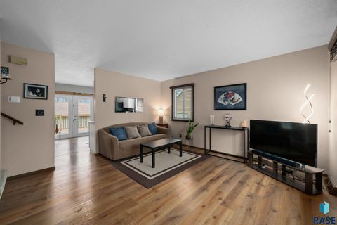 Photo of 2427 S Center Ave, Sioux Falls, SD 57105 (MLS # 22602981)