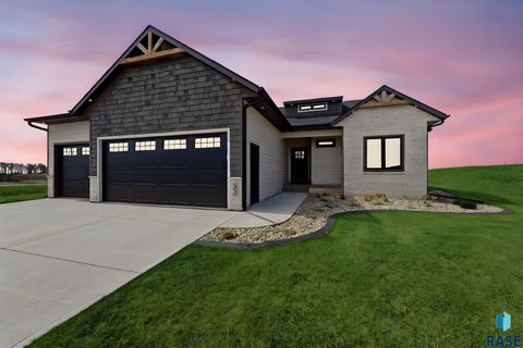 Photo of 405 N Sunshine Ave, Brandon, SD 57005 (MLS # 22602618)