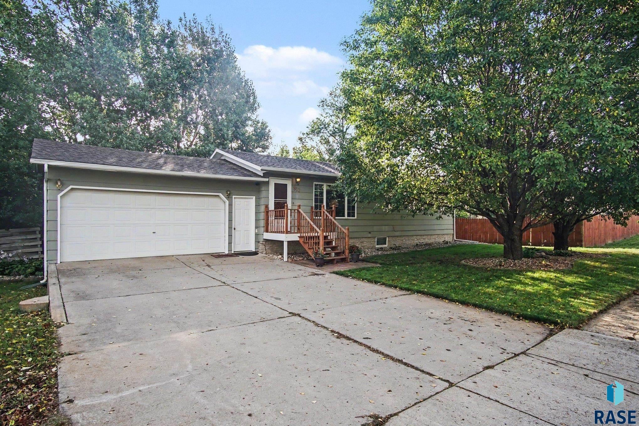 812 N Olive Ave - Photo 2