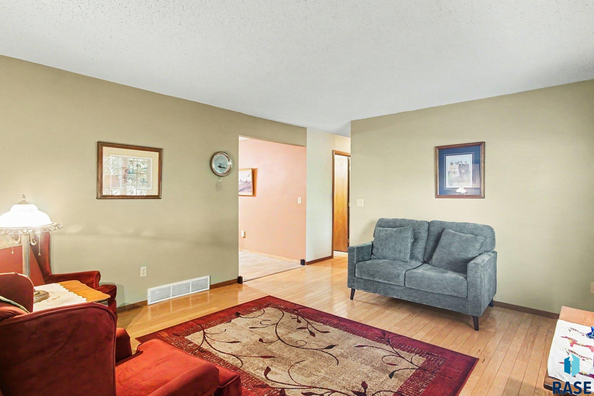 812 N Olive Ave - Photo 3