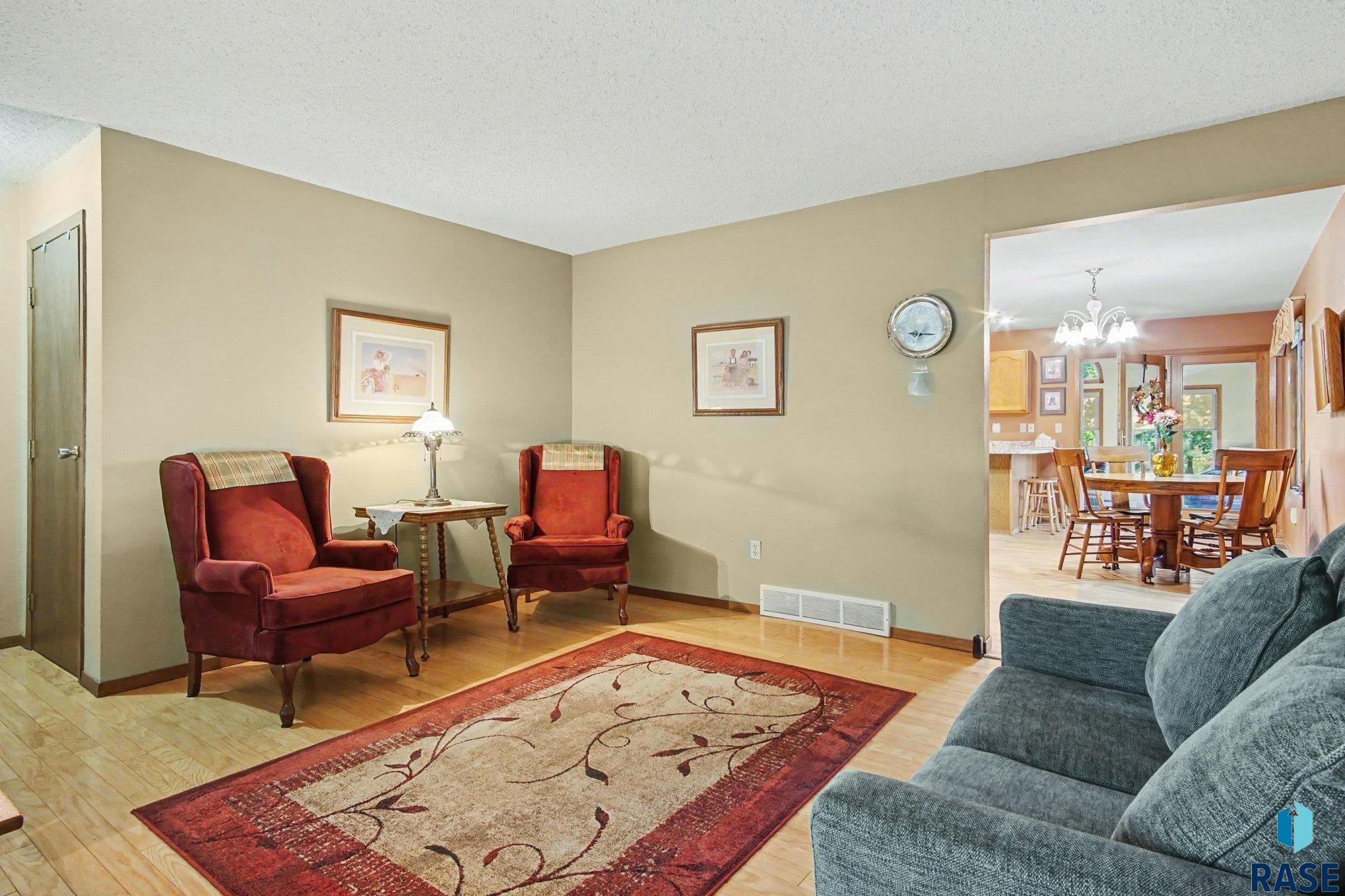 812 N Olive Ave - Photo 4