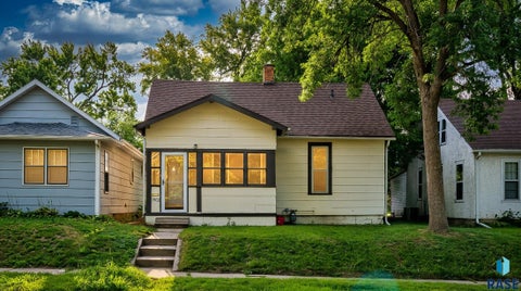 Photo of 1902 S Spring Ave, Sioux Falls, SD 57105 (MLS # 22607843)