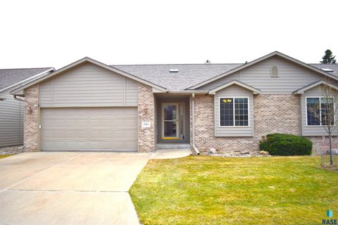 Photo of 5305 W Sunnydale Pl, Sioux Falls, SD 57106 (MLS # 22602088)