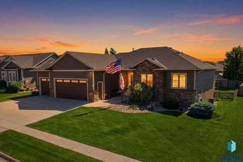 Homes For Sale - 2405 S Durango Circle<br/> Sioux Falls, SD 57110