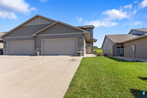 Homes For Sale - 7416 E 45th Street<br/> Sioux Falls, SD 57110