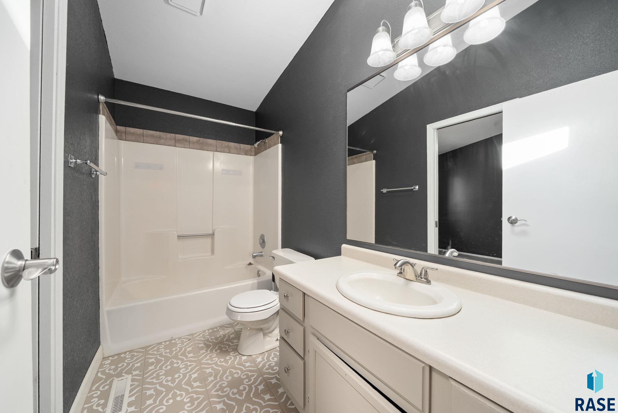 Sioux Falls, South Dakota 57110, United States, 3 Bedrooms Bedrooms, ,2 BathroomsBathrooms,Residential,Active,234567