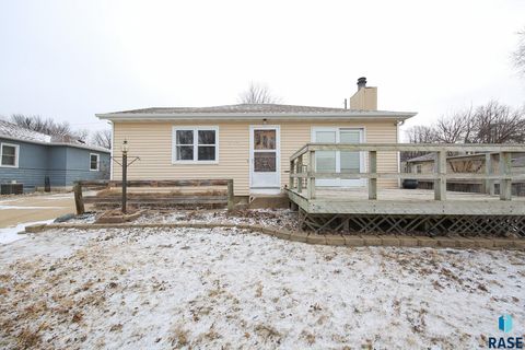 Photo of 948 S Cloudas Ave, Sioux Falls, SD 57103 (MLS # 22602613)