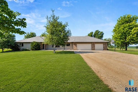 Homes For Sale - 46036 268th Street<br/> Minnehaha County, Chancellor, SD 57015