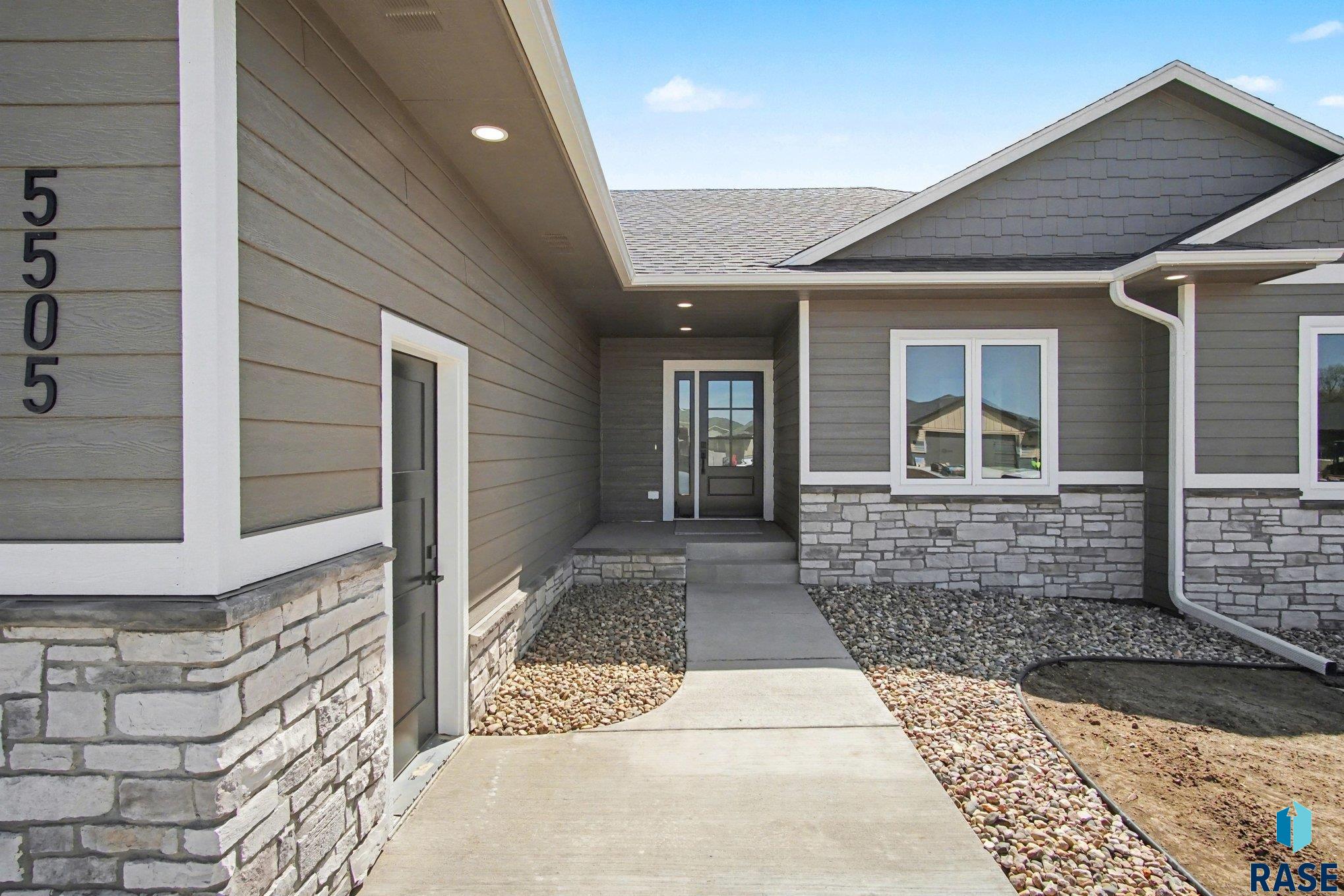 5505 E Morningside Cir