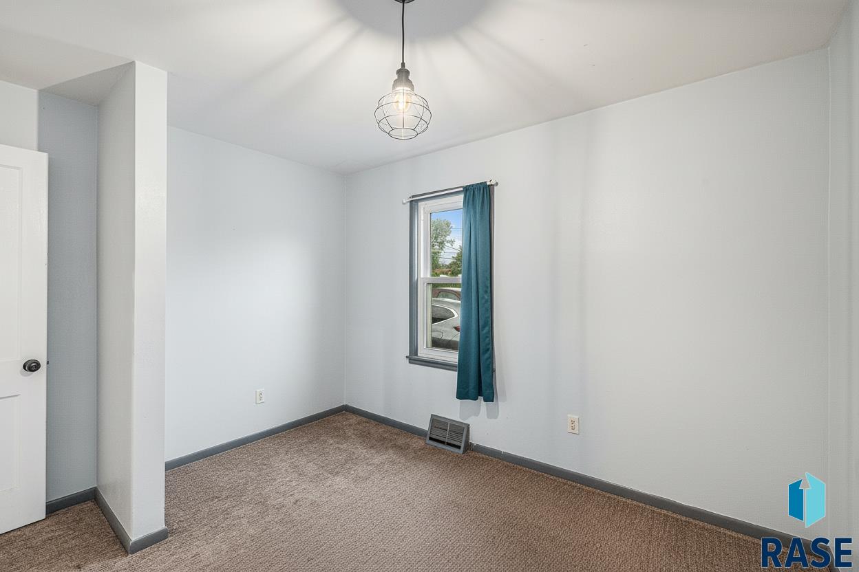 Sioux Falls, South Dakota 57105, United States, 2 Bedrooms Bedrooms, ,1 BathroomBathrooms,Residential,Active,201999