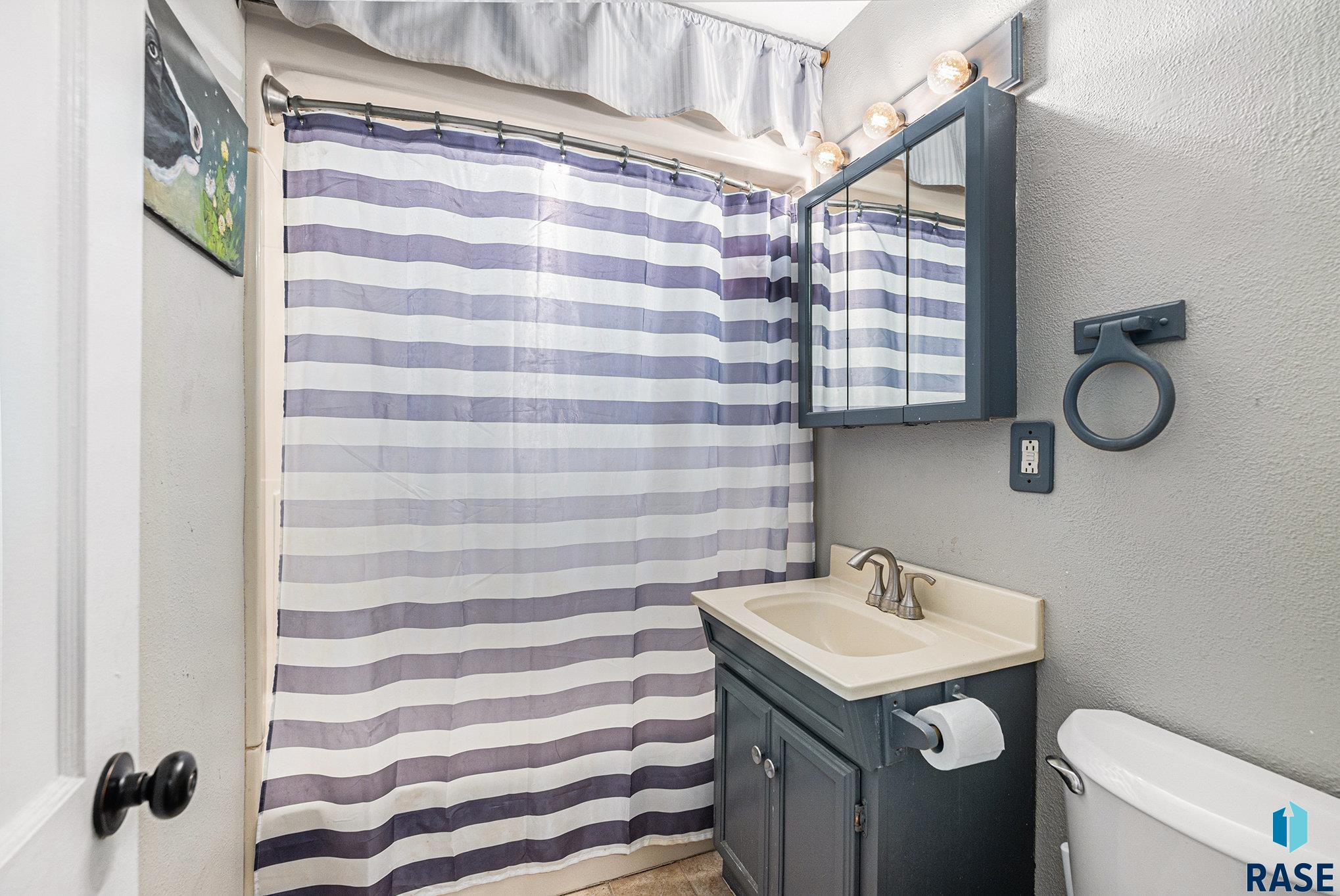 Sioux Falls, South Dakota 57105, United States, 2 Bedrooms Bedrooms, ,1 BathroomBathrooms,Residential,Active,201999