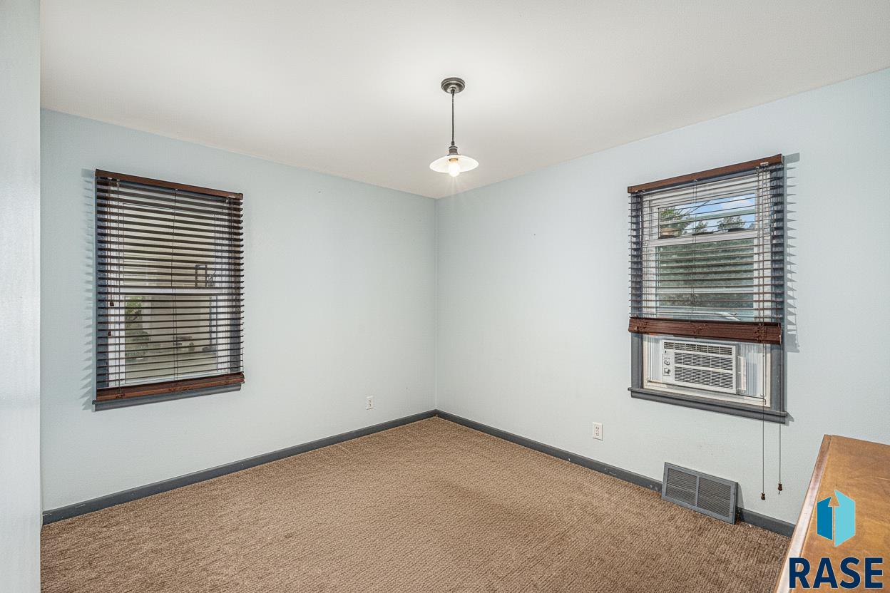 Sioux Falls, South Dakota 57105, United States, 2 Bedrooms Bedrooms, ,1 BathroomBathrooms,Residential,Active,201999