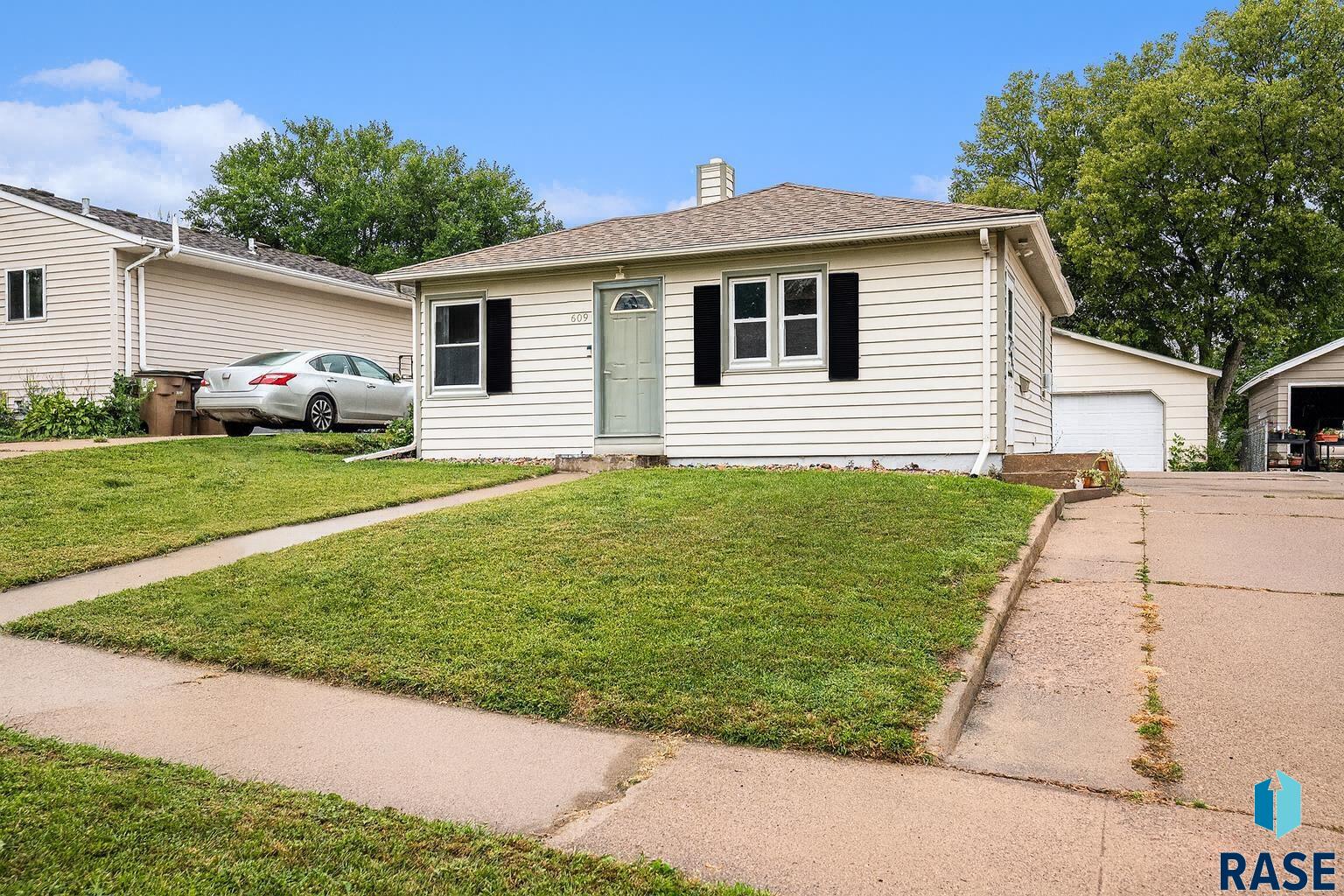 Sioux Falls, South Dakota 57105, United States, 2 Bedrooms Bedrooms, ,1 BathroomBathrooms,Residential,Active,201999