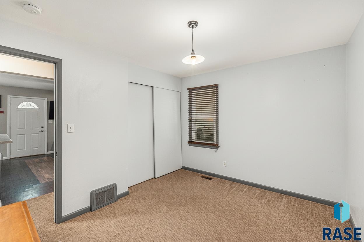 Sioux Falls, South Dakota 57105, United States, 2 Bedrooms Bedrooms, ,1 BathroomBathrooms,Residential,Active,201999