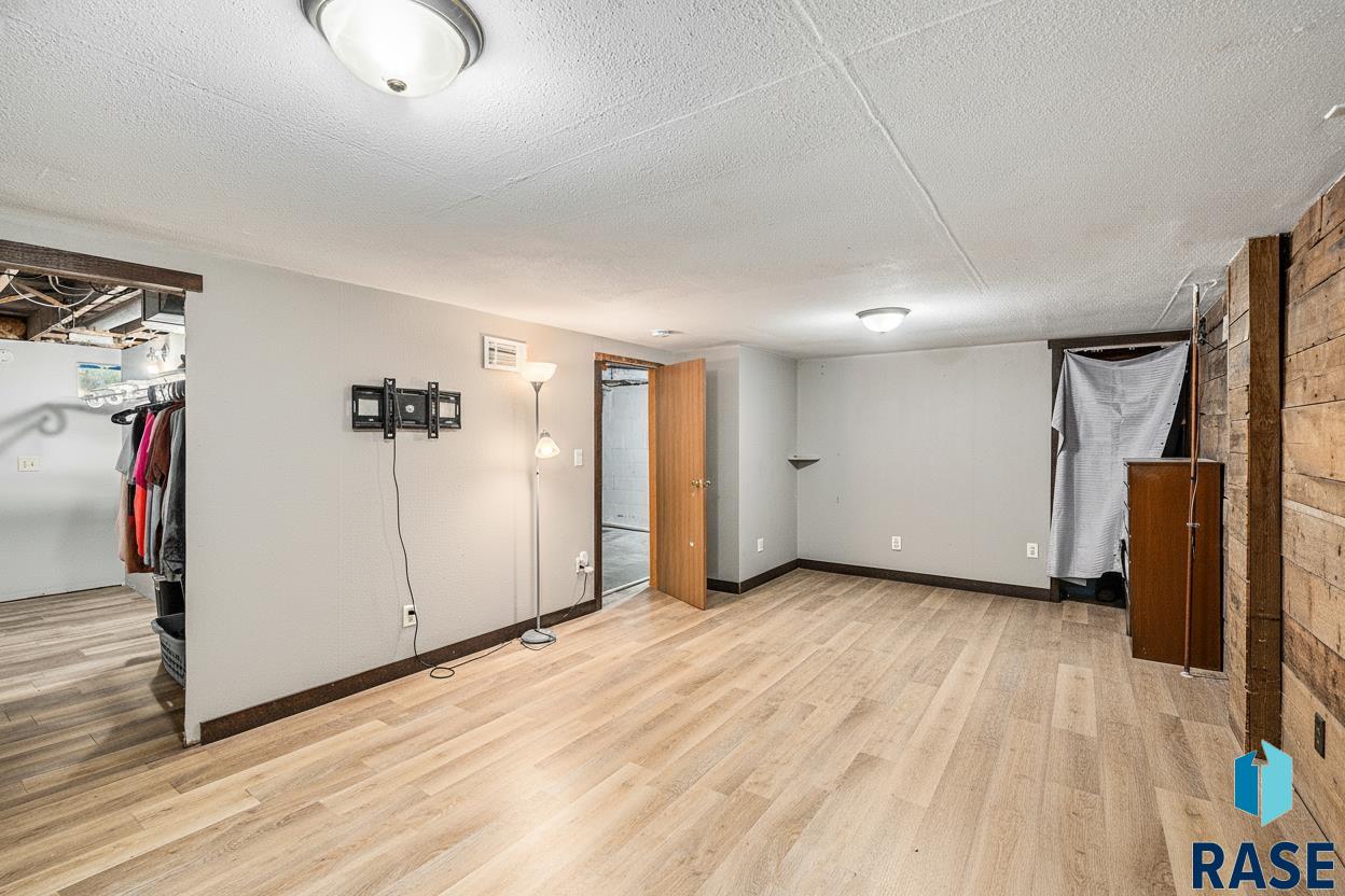 Sioux Falls, South Dakota 57105, United States, 2 Bedrooms Bedrooms, ,1 BathroomBathrooms,Residential,Active,201999