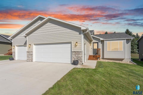 Homes For Sale - 3312 N Geneva Trail<br/> Sioux Falls, SD 57107