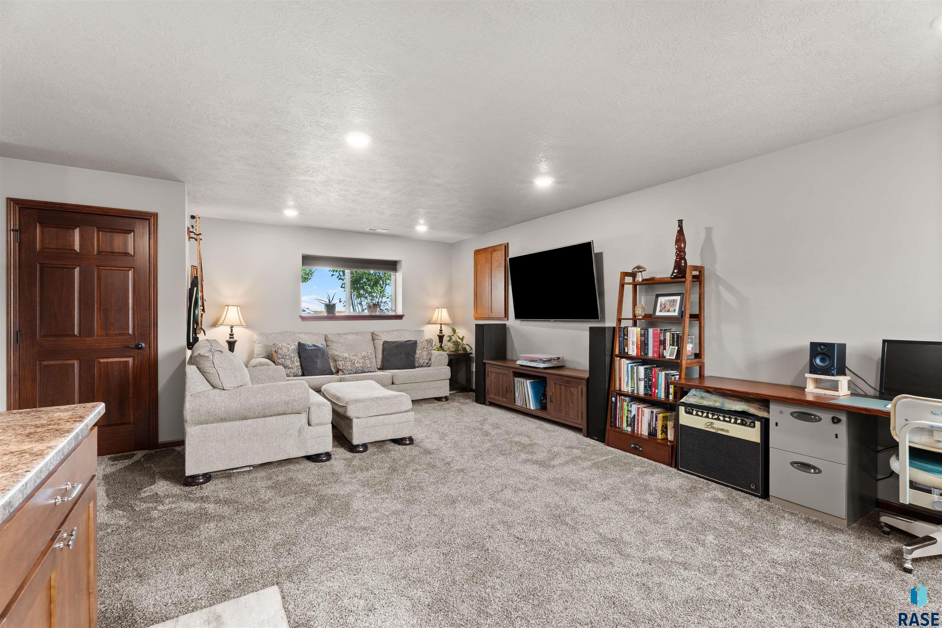 Harrisburg, South Dakota 57032, United States, 3 Bedrooms Bedrooms, ,2 BathroomsBathrooms,Residential,Active,227714