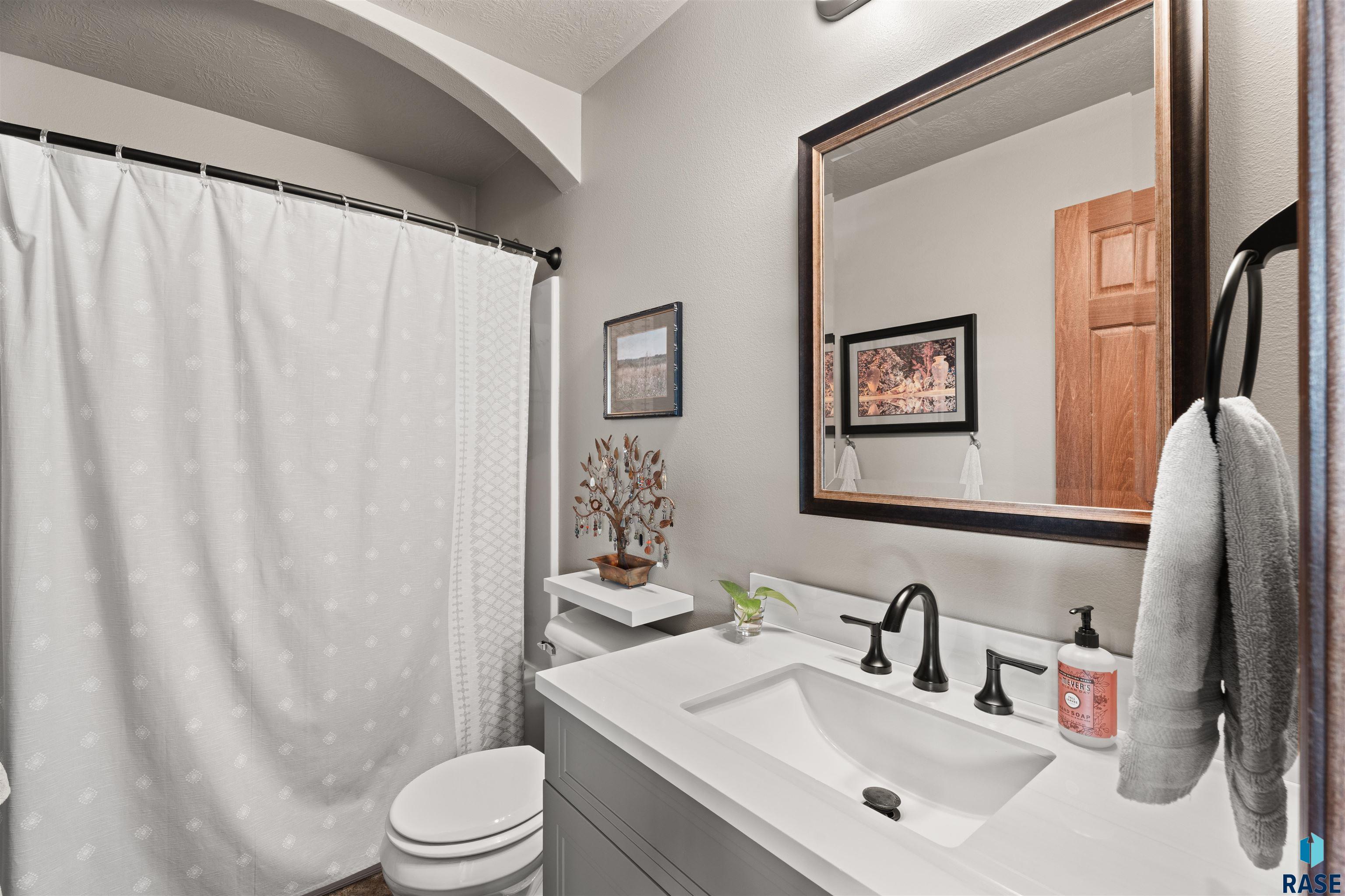 Harrisburg, South Dakota 57032, United States, 3 Bedrooms Bedrooms, ,2 BathroomsBathrooms,Residential,Active,227714