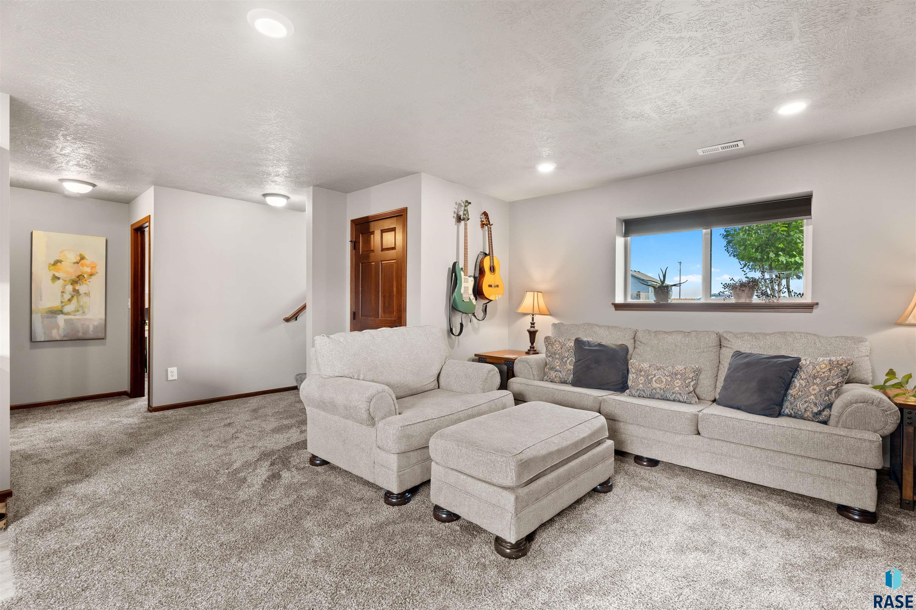 Harrisburg, South Dakota 57032, United States, 3 Bedrooms Bedrooms, ,2 BathroomsBathrooms,Residential,Active,227714