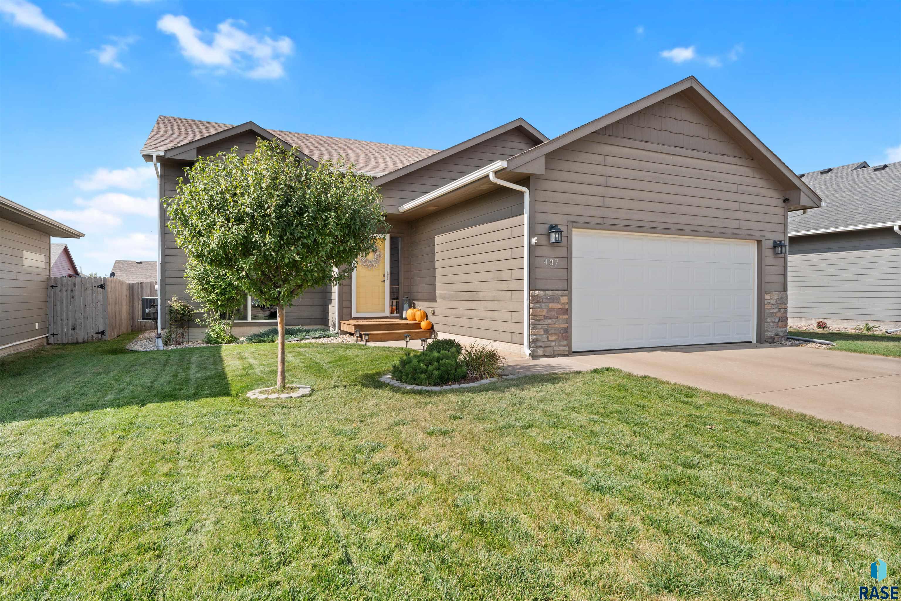 Harrisburg, South Dakota 57032, United States, 3 Bedrooms Bedrooms, ,2 BathroomsBathrooms,Residential,Active,227714