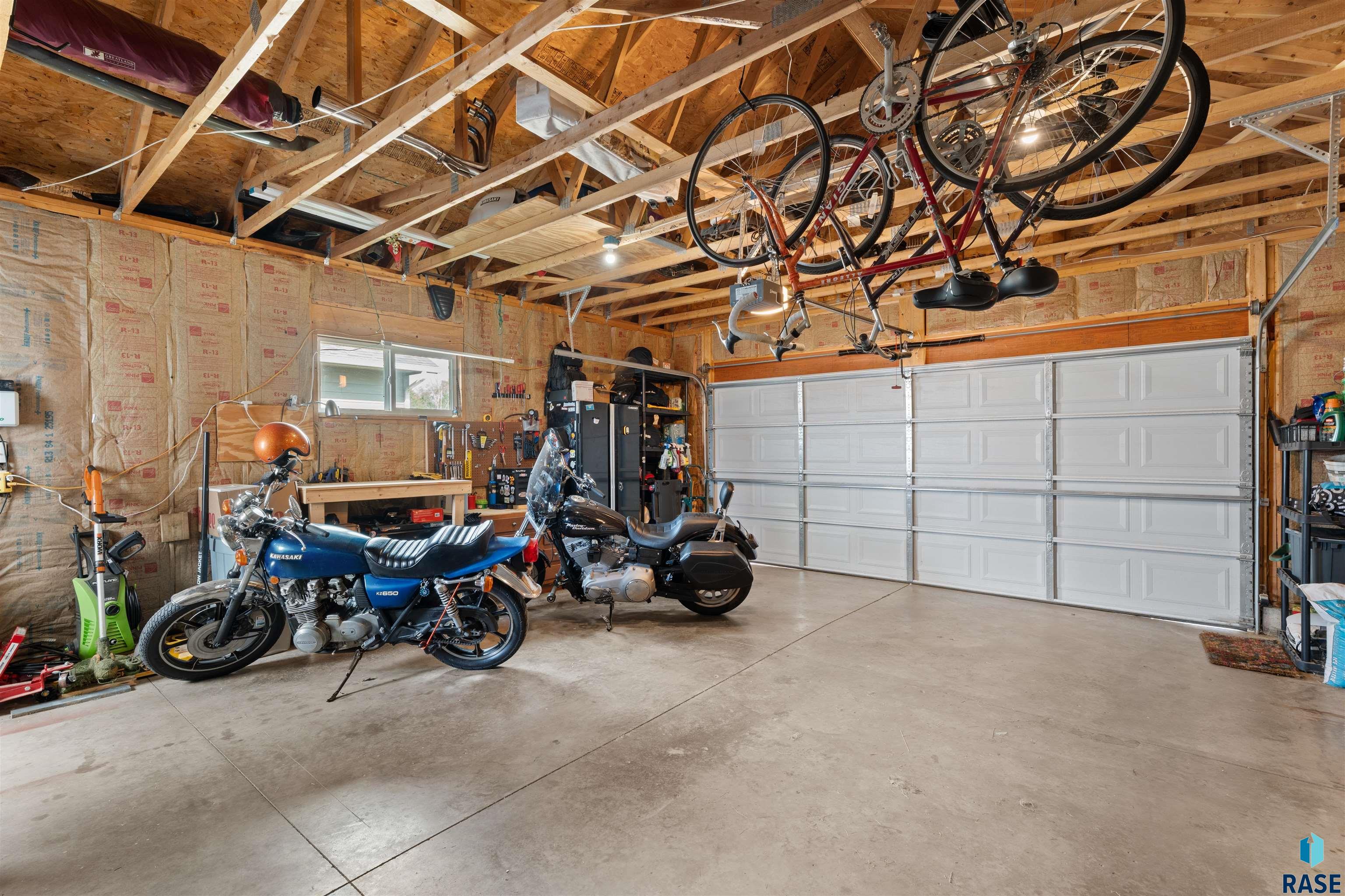 Harrisburg, South Dakota 57032, United States, 3 Bedrooms Bedrooms, ,2 BathroomsBathrooms,Residential,Active,227714