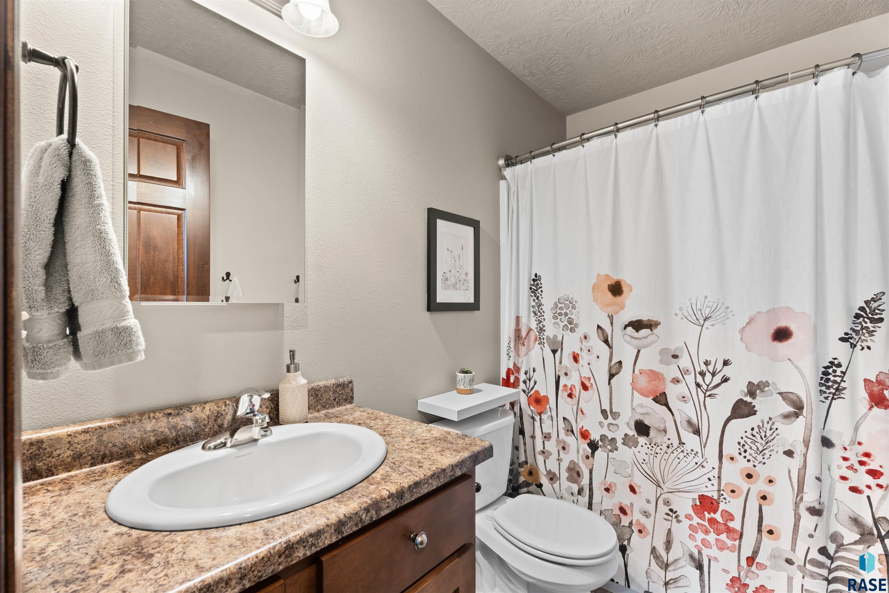 Harrisburg, South Dakota 57032, United States, 3 Bedrooms Bedrooms, ,2 BathroomsBathrooms,Residential,Active,227714