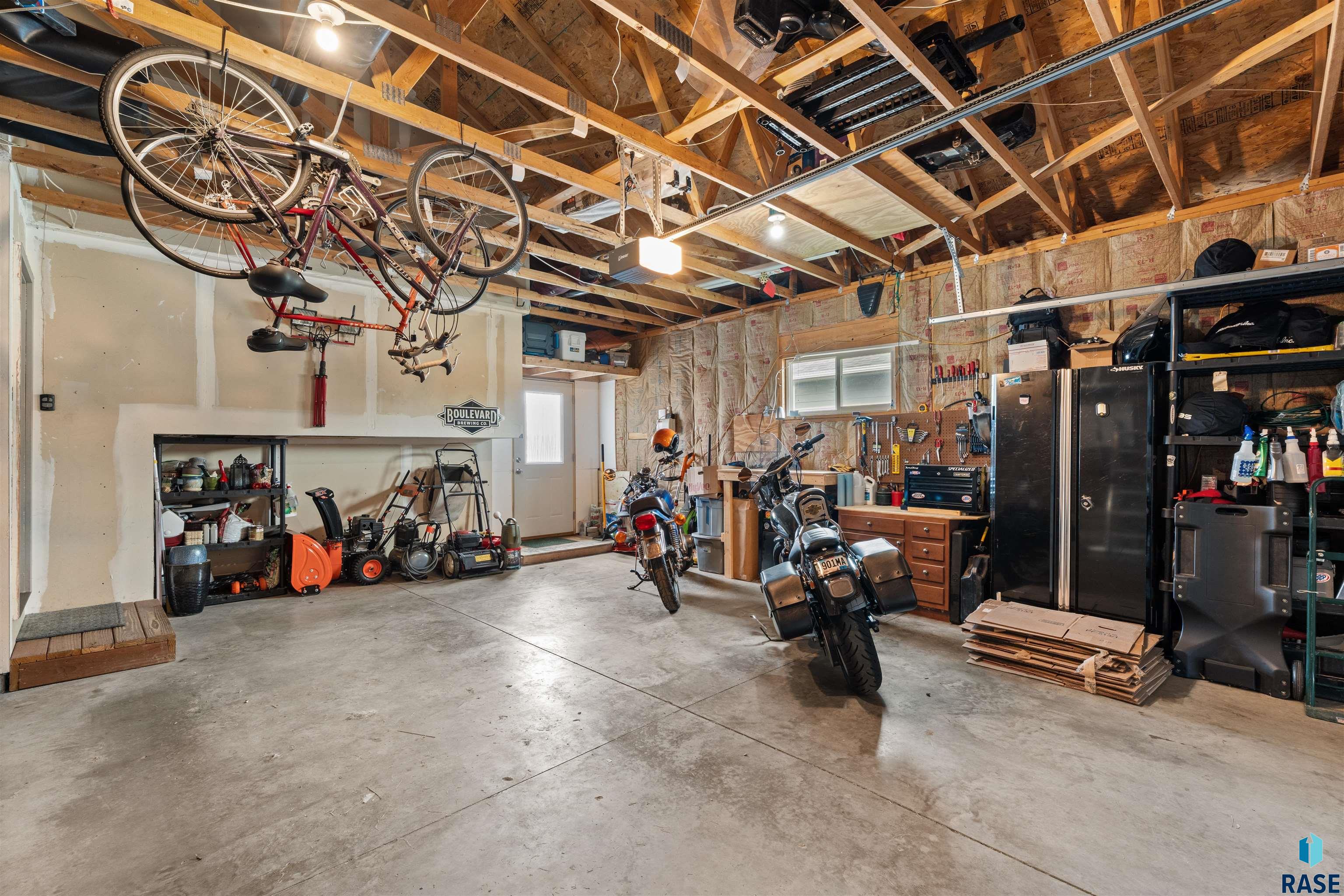 Harrisburg, South Dakota 57032, United States, 3 Bedrooms Bedrooms, ,2 BathroomsBathrooms,Residential,Active,227714