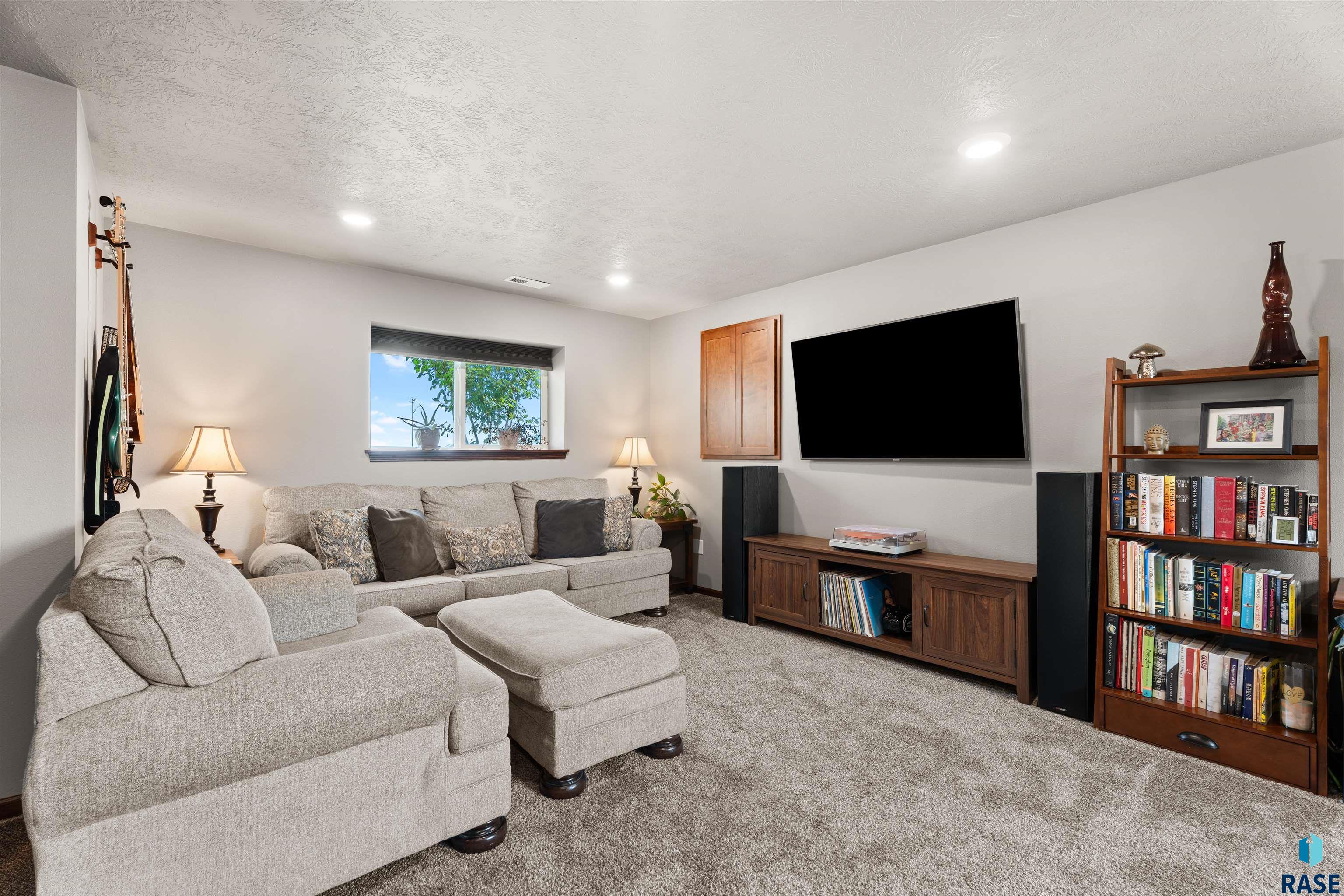 Harrisburg, South Dakota 57032, United States, 3 Bedrooms Bedrooms, ,2 BathroomsBathrooms,Residential,Active,227714