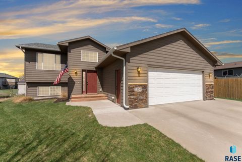 Photo of 1516 Gold Dust St, Sioux Falls, SD 57104 (MLS # 22602609)