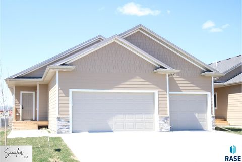 Photo of 7241 E Waters Edge Pl, Sioux Falls, SD 57110 (MLS # 22600650)