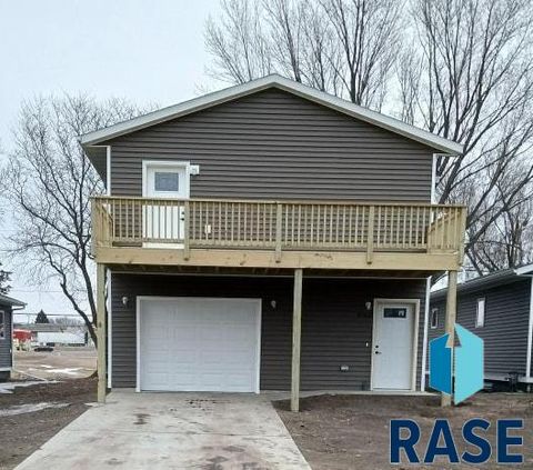 Photo of 3412 N 10th Ave, Sioux Falls, SD 57104 (MLS # 22600799)