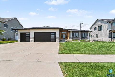 Photo of 2500 W 95th St, Sioux Falls, SD 57108 (MLS # 22607931)