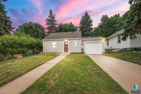 Photo of 603 18th St, Sioux Falls, SD 57105 (MLS # 22606280)