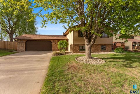 Photo of 6200 W Oscar Howe Cir, Sioux Falls, SD 57106 (MLS # 22603368)