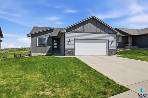Photo of 6729 W Viola Ct, Sioux Falls, SD 57106 (MLS # 22603372)