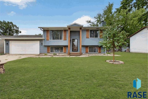 Photo of 5505 W 16th St, Sioux Falls, SD 57106 (MLS # 22607100)