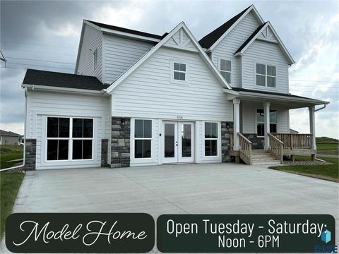 Photo of 5936 S Hosta Ave, Sioux Falls, SD 57108 (MLS # 22507872)