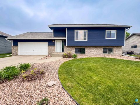 Photo of 6809 S Mogen Ave, Sioux Falls, SD 57108 (MLS # 22603484)