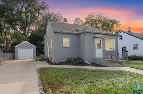 Photo of 1305 W Sioux St, Sioux Falls, SD 57104 (MLS # 22607789)