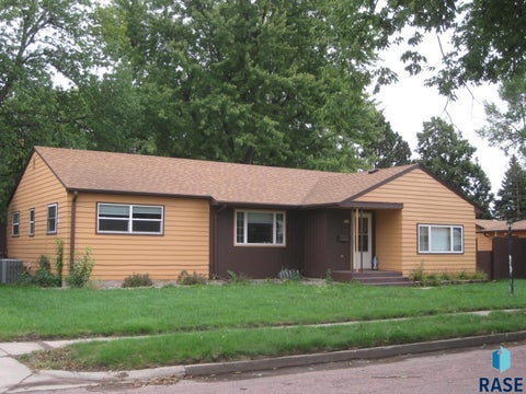 Homes For Sale - 1112 Harrison Avenue<br/> Dell Rapids, SD 57022