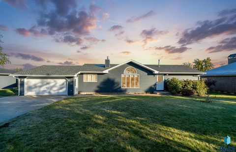 Homes For Sale - 200 Best Point Drive<br/> Madison, SD 57042