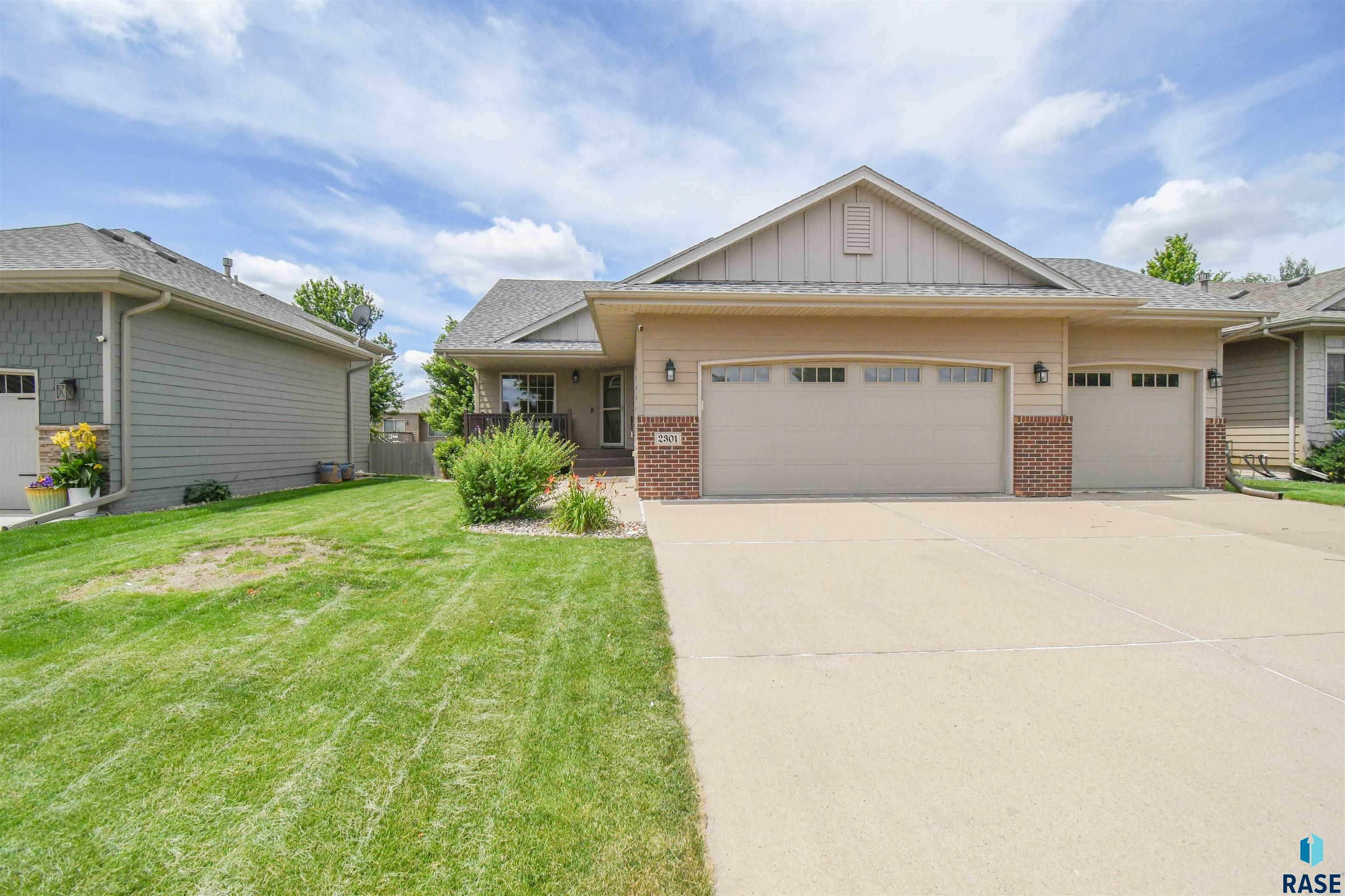 Photo 1 of 64 — 2301 S June Ave, Sioux Falls, SD 57106