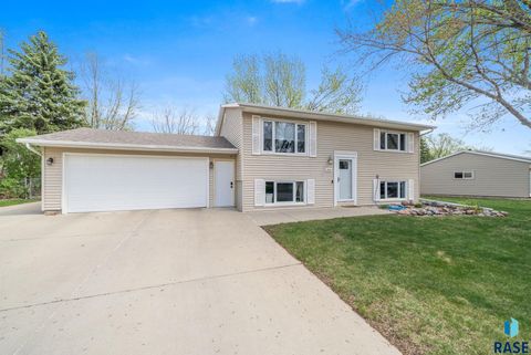 Photo of 4304 W Mesa Pass, Sioux Falls, SD 57106 (MLS # 22602969)