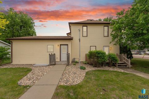 Homes For Sale - 821 W 1st Avenue<br/> Lennox, SD 57039
