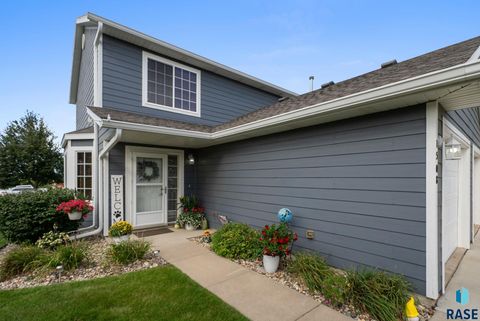Photo of 1508 N Conifer Pl, Sioux Falls, SD 57107 (MLS # 22602871)