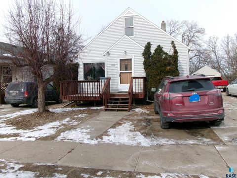 Photo of 1704 W 10th St St, Sioux Falls, SD 57104 (MLS # 22600691)