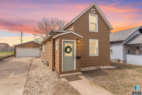 Photo of 431 N French Ave, Sioux Falls, SD 57103 (MLS # 22602350)