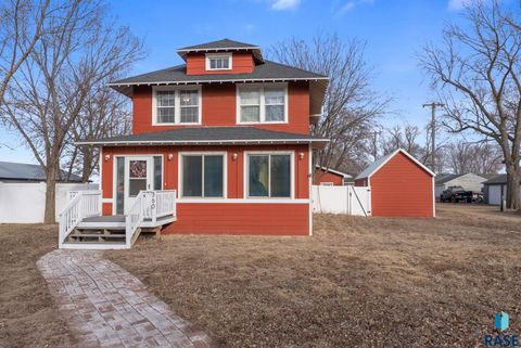 Homes For Sale - 360 N Cedar Avenue<br/> Parker, SD 57053