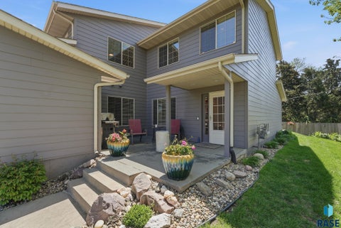 Photo of 2301 E Beacon Pl, Sioux Falls, SD 57103 (MLS # 22603358)